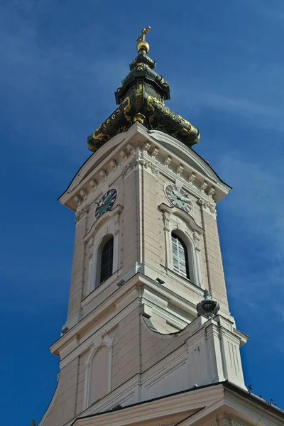 Башня на православном соборе по ул. Пасичева, Нови-Сад, Сербия — стоковое фото