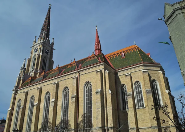 Catedral Católica no centro de Novi Sad, Sérvia — Fotografia de Stock