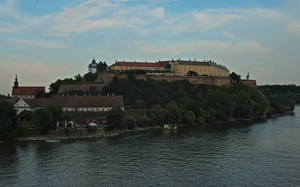 Blick auf die Festung Petrovaradin in novi sad, Serbien — Stockfoto
