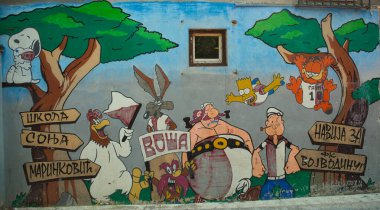 Novi Sad, Sırbistan - 21 Ağustos - Okulda duvara çeşitli çizgi film karakterleriyle grafiti