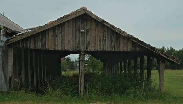 Long shed next to stable on a large field, front view — Stock Photo, Image