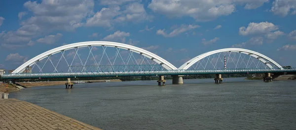 Ny bro över Donau i Novi Sad, Serbien — Stockfoto