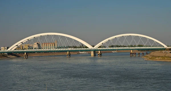 Neue Brücke über die Donau in Novi Sad, Serbien — Stockfoto