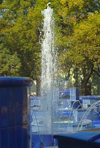 Fountain made of blue marble with water splashing around — Stock Photo, Image