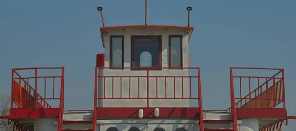 Front view on a top white and red boat — Stock Photo, Image