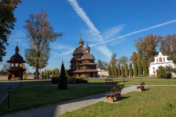 Antigo Mosteiro Basiliano Entre Árvores Krekhiv Região Lviv Ucrânia Fundada — Fotografia de Stock