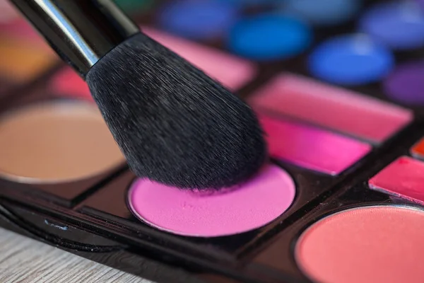 Farverige Makeup Palet Med Makeup Børste Farve Filter Selektivt Fokus - Stock-foto