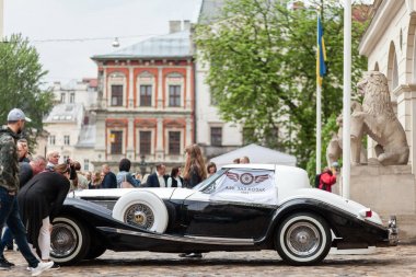 Lviv, Ukrayna - 3 Mayıs 2019: Lviv City Day Lüks retro otomobil Phillips Berlina coupe.