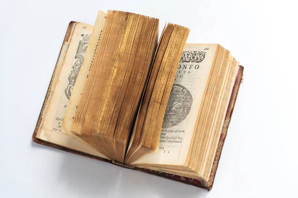 Italien Francesco Petrarca Nın 1564 Tarihli Edebiyat Kitabı — Stok fotoğraf
