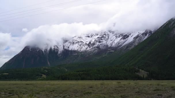 Wolken Vliegen Door Bergtoppen Time Lapse — Stockvideo
