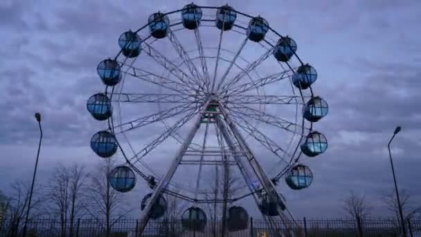 Ferris Wheel Late Evening Cloudy Sky Time Lapse — Stock Video