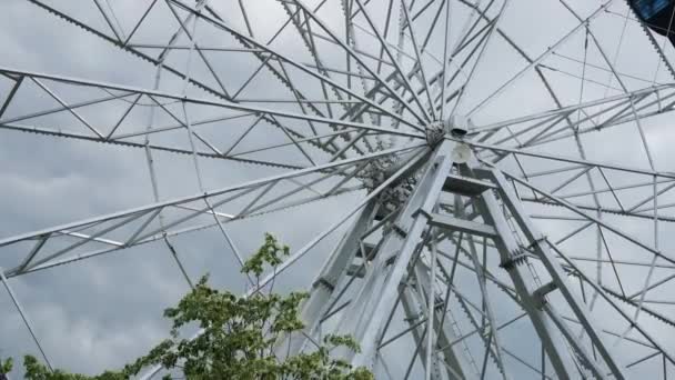 Metal Construction Ferris Wheel Rotates Close — Stock Video