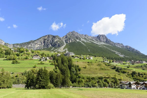 Piccolo Borgo Alpino Confine Tra Italia Svizzera — Foto Stock