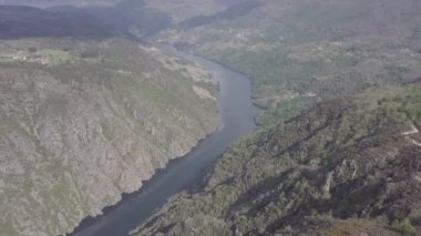 Canon Sil dağ nehir