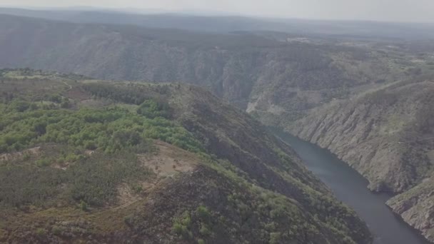 Canon Sil Viajando Río Montaña Dron — Vídeo de stock