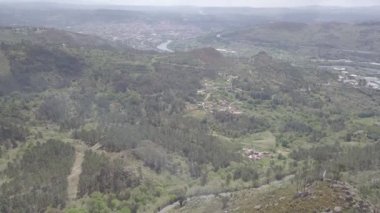 Göklere artan uçak