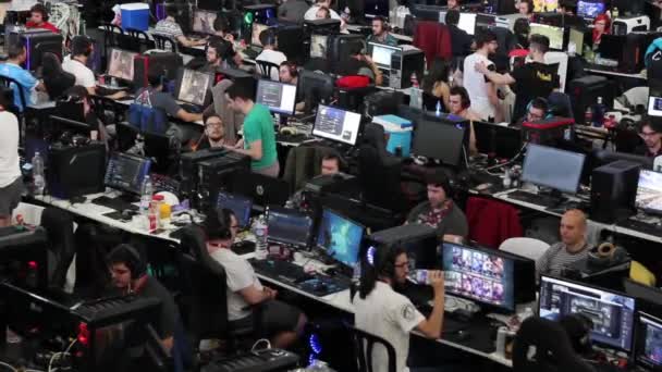 Gaming Lan Party Persone Che Gioca Videogami Fuori Della Galicia — Video Stock