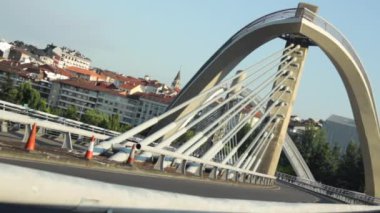 Millenium Bridge yaz araba