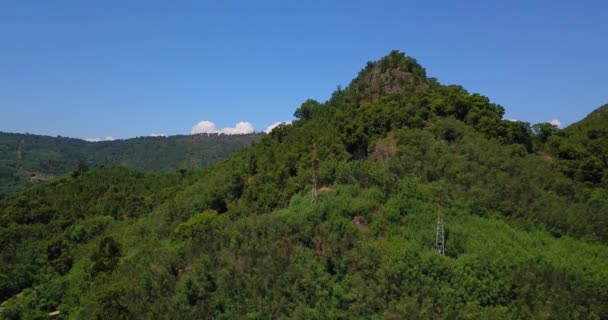 VERT TOP MOUNTAIN BLEU SKY — Video