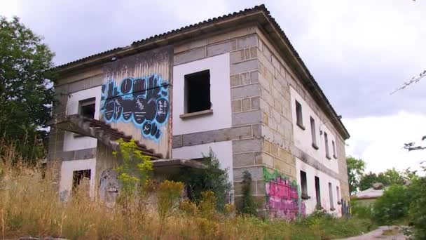 BUILDINGS FROM AN OLD ABANDONED MANICOMY IN TOEN, GALICIA — Stock Video