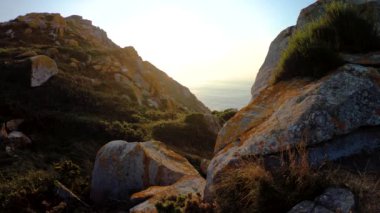 Gün batımı ile rock dağda deniz