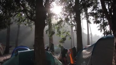Kamp içinde sis