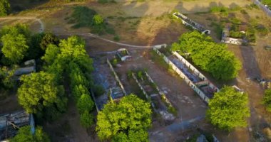 Ormandaki eski yapılar