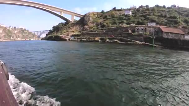 Douro Nehri'nde tekne — Stok video