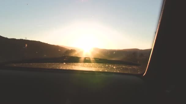 Weergave Van Copiloot Een Auto Die Kijken Naar Zonsondergang Tussen — Stockvideo