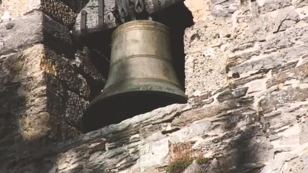 Pedrafita からタワーの鐘は Cebreiro — ストック動画