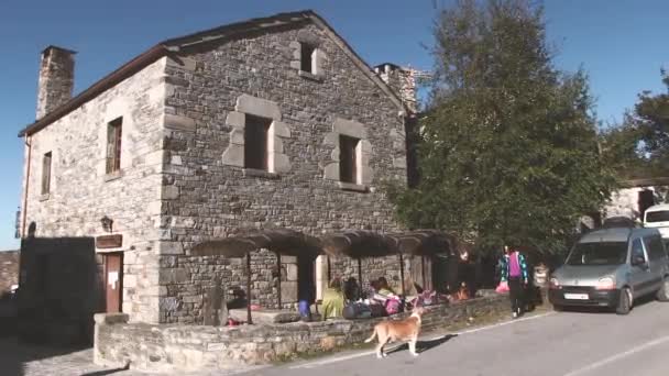 Casa Personas Pedrafita Cebreiro — Vídeo de stock