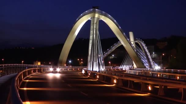 Tráfico Puente Milenio Noche — Vídeos de Stock