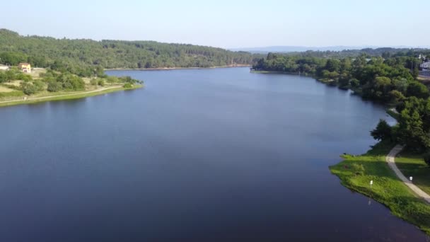 S'envoler au-dessus d'un barrage dimanche jour — Video