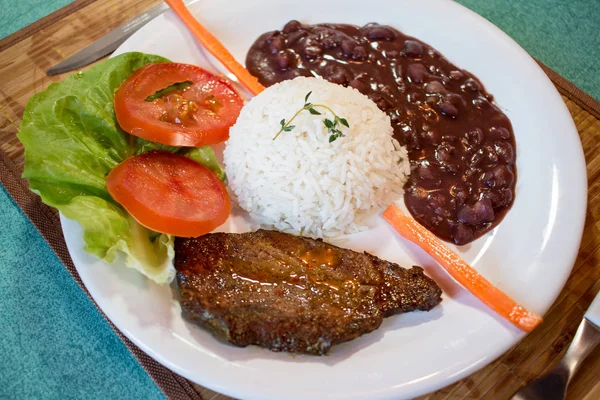 Brasileirinho Prato Típico Feijão Com Arroz Com Salada Alface Tomate — Fotografia de Stock