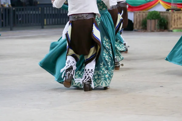 Gauchesque tipik dansçıların ayak.