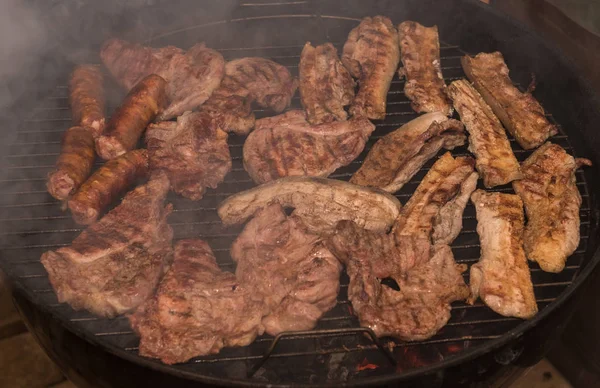 Grilling Meats Outdoors Rustic Old Iron Grill Hot Coals Family — Stock Photo, Image