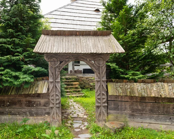 Porta Esculpida Madeira Artesanal Tradicional Região Maramures Norte Roménia — Fotografia de Stock