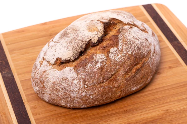Loaf Organic Farmer Bread Isolated Wood Cutting Board — Stock Photo, Image