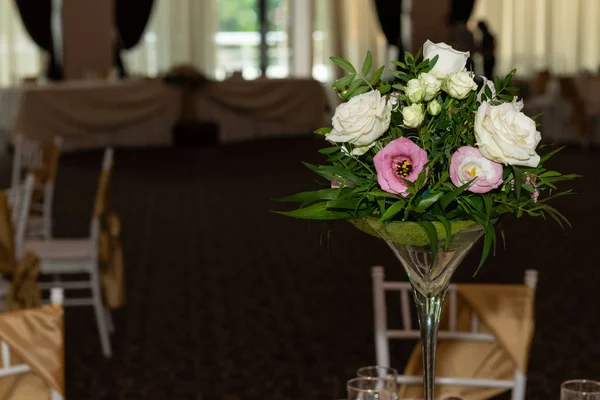 Floral centerpiece at luxury, elegant wedding reception table arrangement in banquet hall.