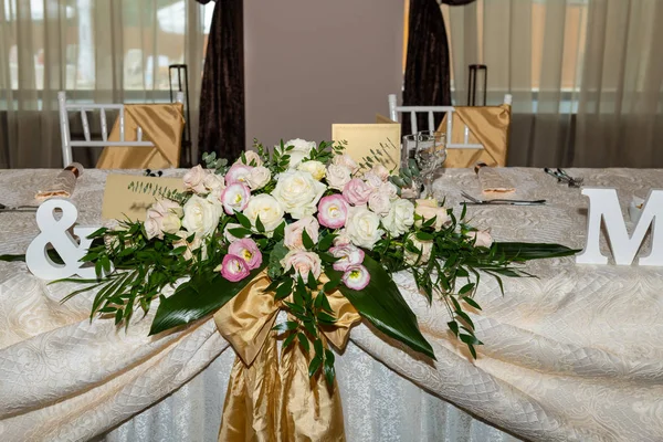 Elegant Floral Decor Wedding Banquet Table Bride Groom — Stock Photo, Image