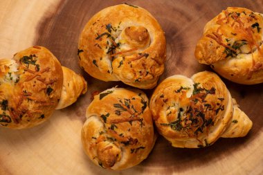 Sarımsaklı Ekmek Çörekleri