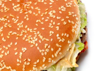 beyaz zemin üzerine taze hamburger