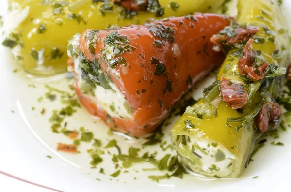 Pequeños Pimientos Dulces Rellenos Queso —  Fotos de Stock