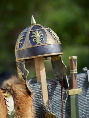 Ortaçağ metal kask yakın çekim