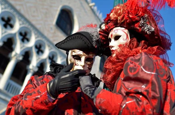 Venedig März Unbekannte Venezianischem Kostüm Besuchen Den Venezianischen Karneval Der — Stockfoto