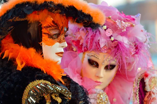 Benátky Března Neznámí Lidé Benátské Kostým Navštěvuje Benátský Karneval Festival — Stock fotografie