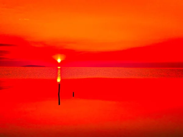 Прекрасний Захід Сонця Над Водою — стокове фото