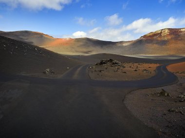 Timanfaya Milli Parkı, Lanzarote, Kanarya Adaları, İspanya içinde renkli volkanik kraterler