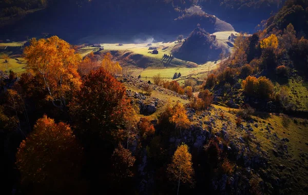 Paisaje Montaña Mañana Otoño Fundatura Ponorului Rumania Vista Aérea —  Fotos de Stock