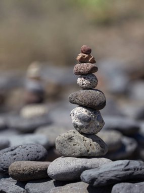 Sahilde - antik ayin için iyi bir servet ve refah taş yığını